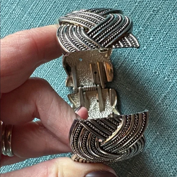 Vintage-Style Silver Braided Chunky Cuff Bracelet - Picture 6 of 6